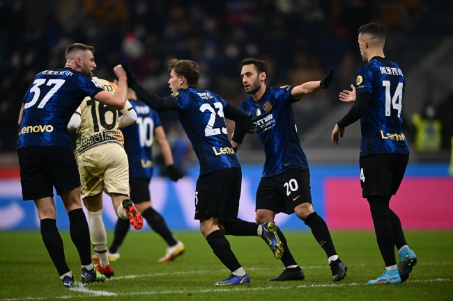 欧冠夺冠赔率：利物浦1赔5居首 3强并列紧追（欧冠冠军赔率榜：利物浦以1赔5领跑 三豪门并列追击）