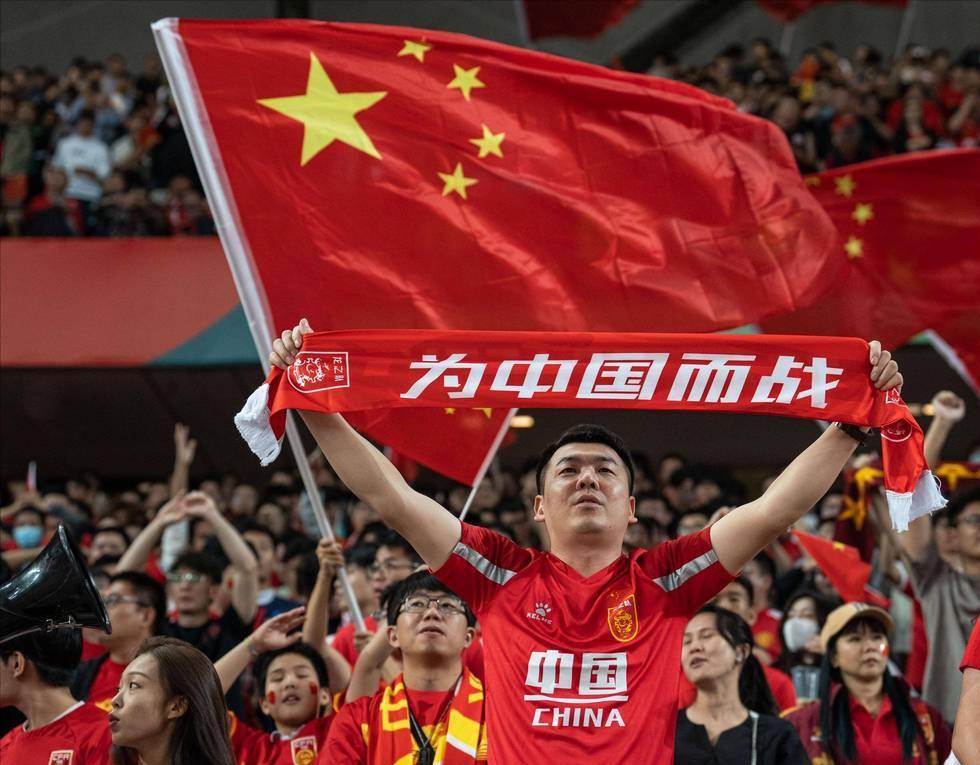 恩里克：2025对俱乐部有重要意义，会继续前进赢得奖杯（恩里克称2025年对俱乐部意义重大，将继续前进冲击奖杯）