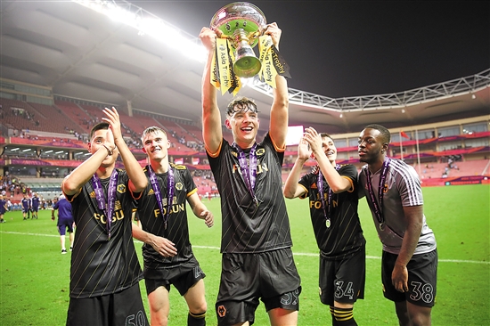 查洛巴问答：在足球界第一个朋友是芒特；第一件球衣是大罗的（查洛巴Q&A：足坛首位好友是芒特，第一件球衣来自大罗）