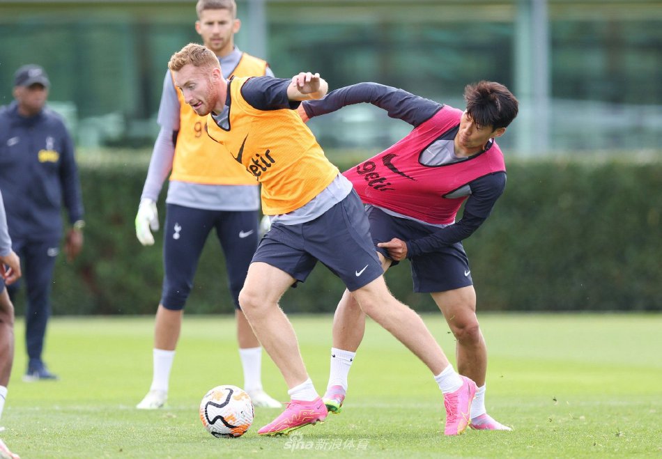 所有纹身都记述我的勤奋之道——格里马尔多的职业信仰（每一道纹身皆为勤勉作证：格里马尔多的职业信仰）