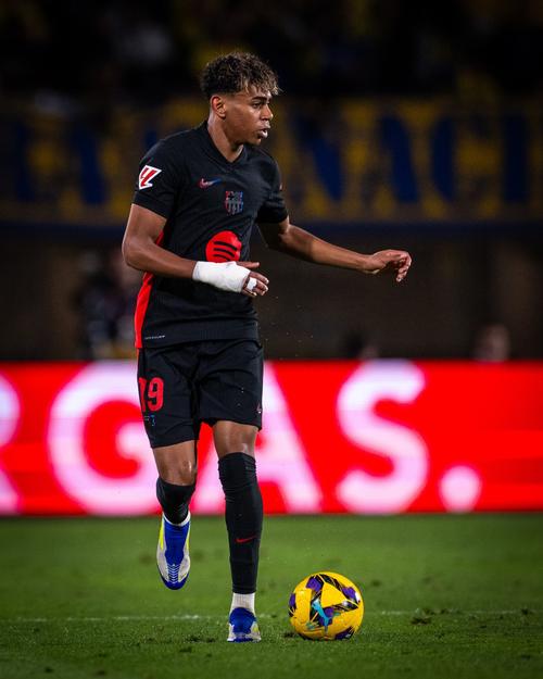 青木还是强啊！格林伍德上演梅开二度，本赛季各项赛事攻入13球（青木火力全开！格林伍德梅开二度，赛季进球已达13球）