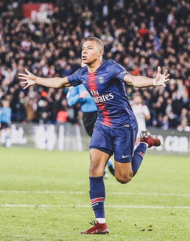 巴萨迎战贝蒂斯！五连胜后的关键一战，领头羊能否延续辉煌？（巴萨战贝蒂斯：五连胜后的硬仗，榜首能否延续强势？）