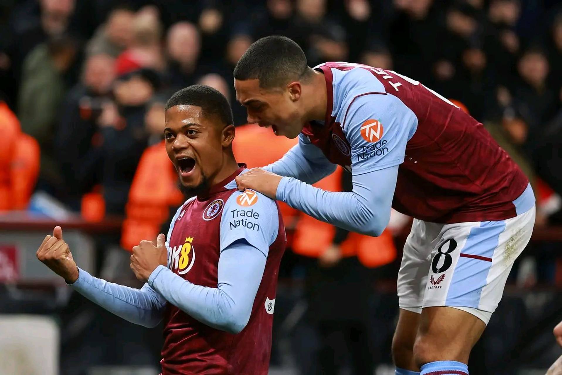 破防了！张本智和比手势，现场球迷给港队加油，日本队压力大（张本智和做手势引爆全场，球迷齐为港队助威，日本队压力陡增）